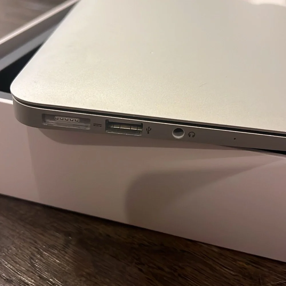 MacBook Air 13 Inch Laptop Computer For Parts Only - No Hard Drive -